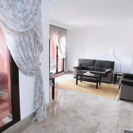 Auf Drei Ebenen Mit Vier Terrassen, Wlan U Gemeinschaftspool Apartment
